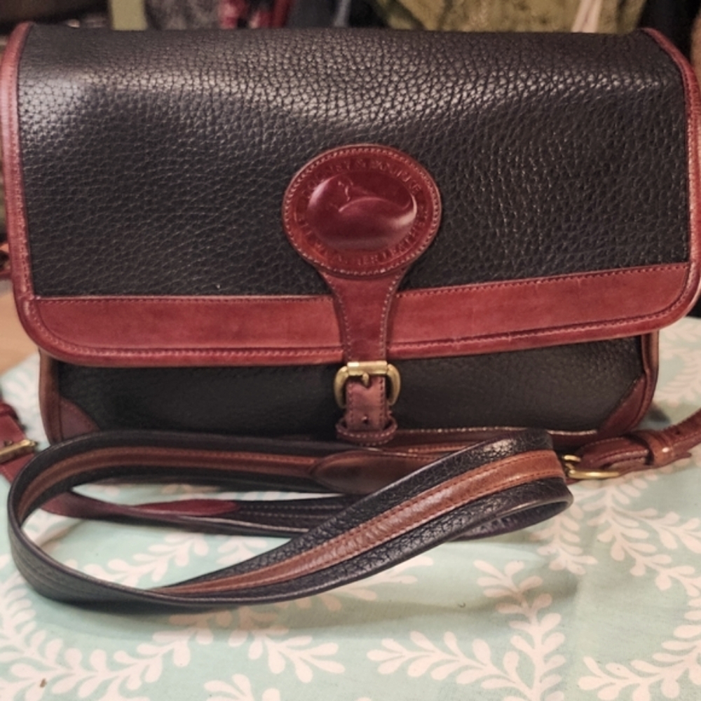 Vintage Dooney and Bourke classic Surrey